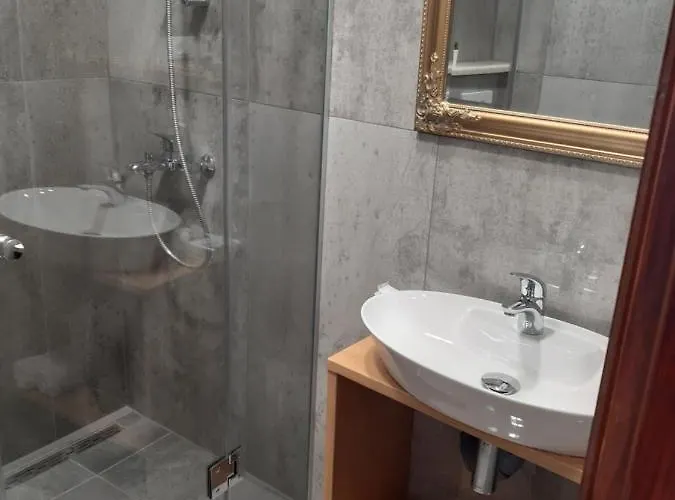 Palac - Giordano 게스트하우스 발룬